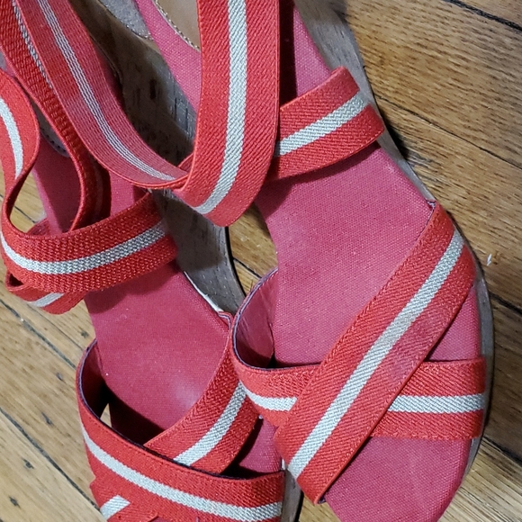 Target brand Merona red & cream ladies wedge sandal, size 11 - Picture 2 of 8
